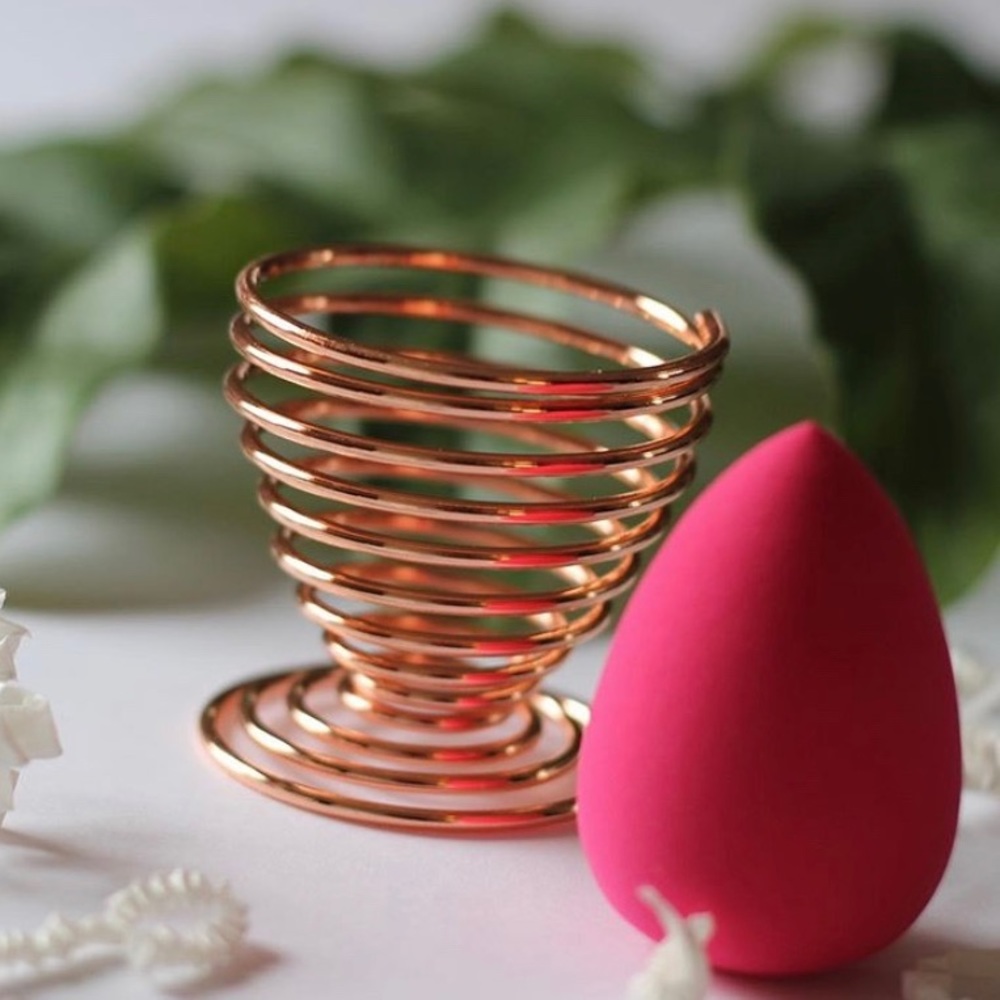 Rose Gold Stand With Beauty Makeup Sponge